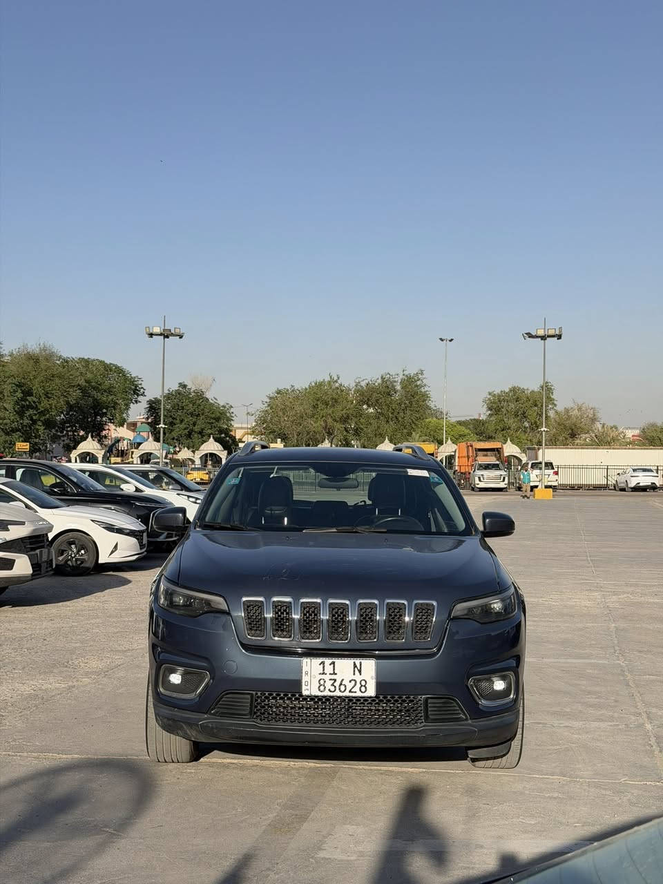 لبيع سيارة جيب شيروكي موديل 2019
محرك 2400 سي سي المرغوب
مكينه وجير وشاصي بحالة ممتازة
سيارة نظيفة جداً واستعمال شخصي
تبريد ممتاز 
داخلية مرتبة وخالية من الملاحظات
إطارات جديدة وبطارية ممتازة
السيارة جاهزة للفحص بالكامل

المواصفات:

* كاميرا خلفية
*كشن سايق كهرباء كامل 
* شاشة
*حساسات خلفيه 
* رادار خلفي توقف داتي رادار جانبي نقطه عمياء 
*اوتو ستوب مع زر اطفاء وتفعيل 
* تحكم سكان
* نظام ECO
* بصمة وتشغيل زر
* دفع أمامي)
الممشى: (٦٠ ميل
رقم بغداد هزه جديده سنويه بأسمي 
السعر: (١٤٣ قابل للتفاوض بالمعقول

للاستفسار الاتصال أو المراسلة على الرقم: (***********
