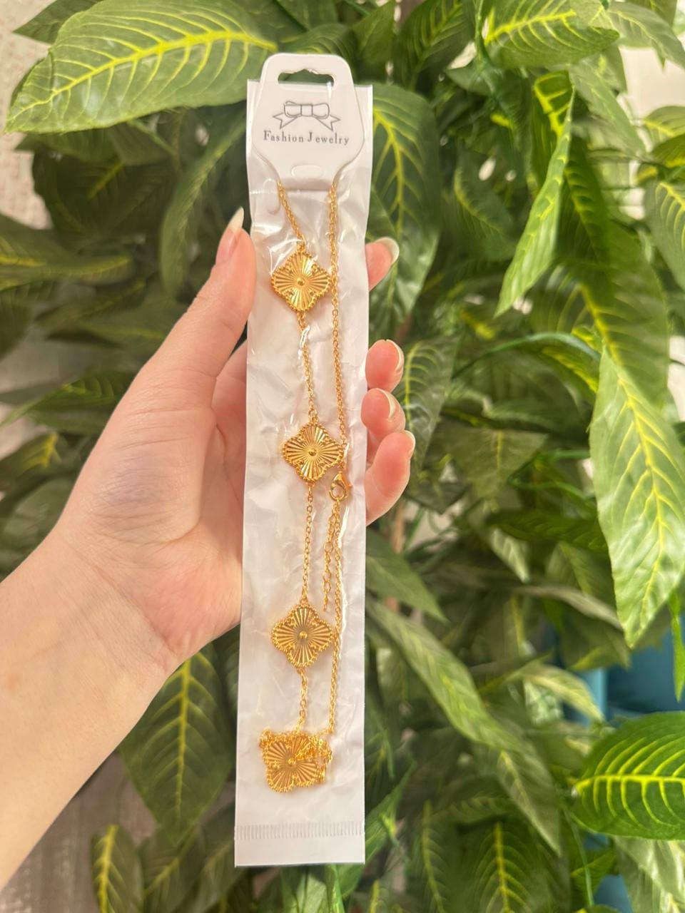 السلام عليكم ذهب برازيلي موديلات مختلفه سعر القطعة
(الف دينار):(سعر الدرزن9الاف) يوجد توصيل داخل سبع البور سعر التوصيل الف/الرقم*********** او خاص
