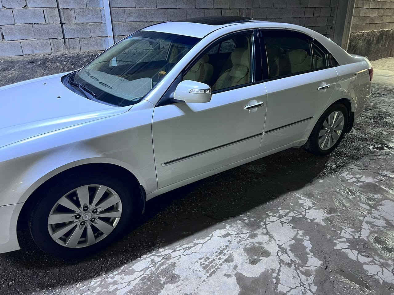 السلام عليكم للبيع سوناتا مقدس 2009 كفاله عامه فول موصفات كشنين كهرباء ستيرن صاج شركه الكاصط سياره ما جناي 2400 5 كير 4 دسك ويل 17 شركه كفاله عامه من كلشي العنوان الرمادي الورار *********** / *********** السعر 147 وبيها مجال قليل
