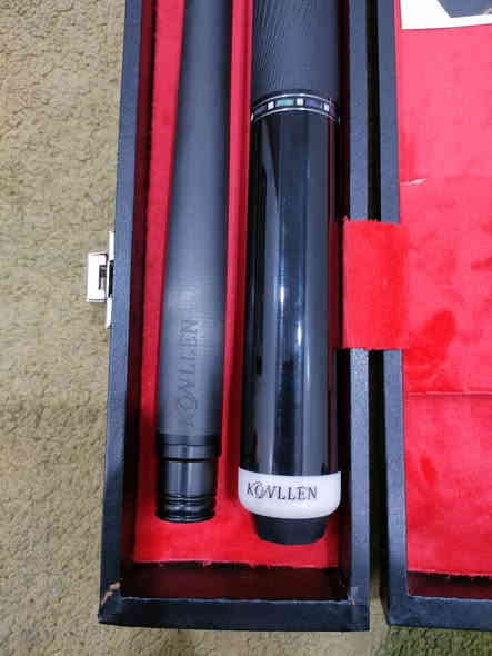 للبيع كيوب كونلن كاربون الاصلي لون اسود صاجي موضح بالفيديو قبضة جلد سن مز تبة حجم 12.5 ختم بالشفت حفر و ختم بالقبضة ختم تسلسل بالشفت من الاسفل و بالسن رقم الختم 2926 جديد غير مستخدم ويا جنطة كونلن 
سعرة 225 الف مكان موصل 
متوفر توصيل جميع المحافظات رصيد اسيا 5 
***********
