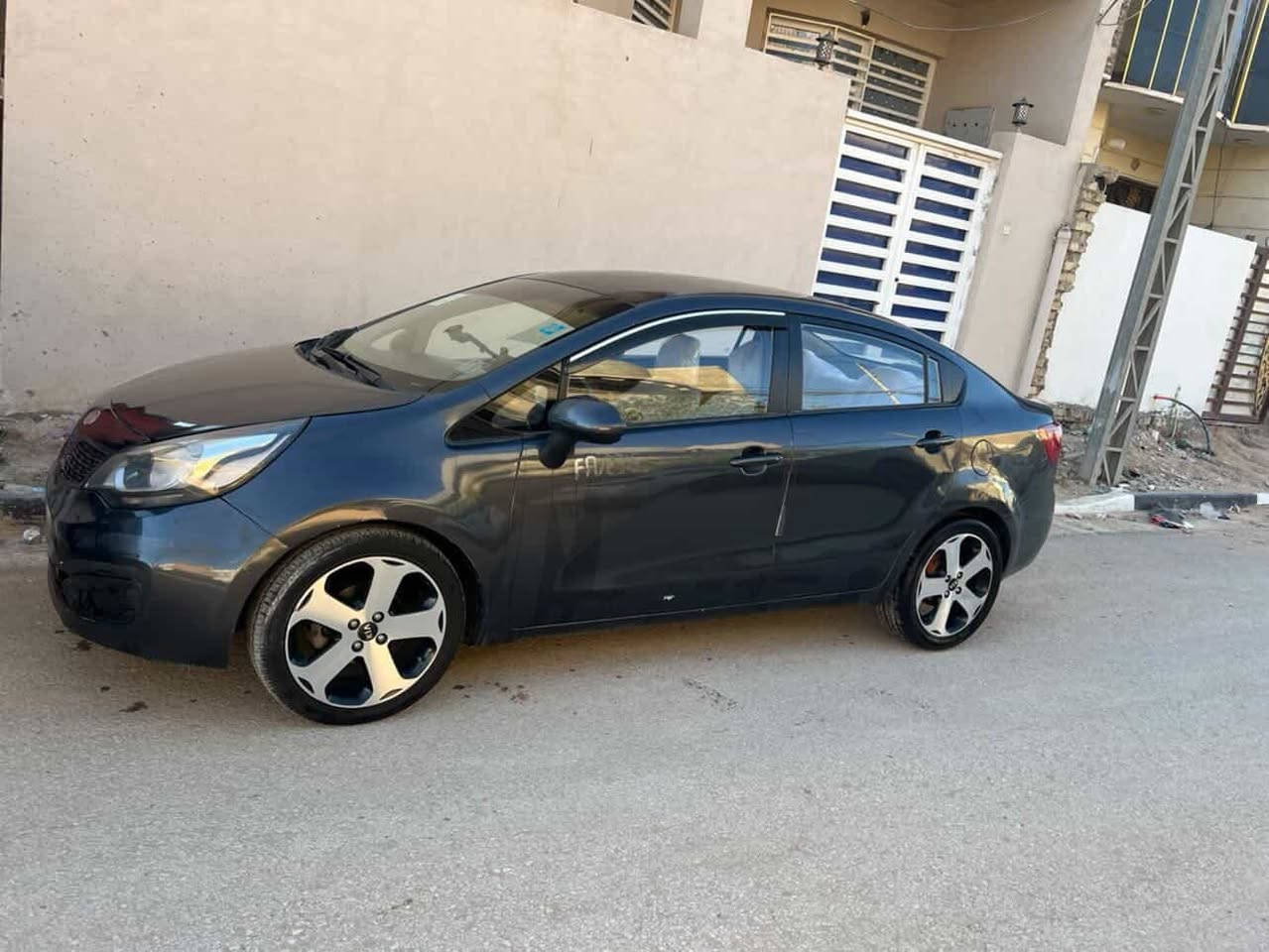 ريو 2015 خليجة نضيفة جداً محرك وكير بصندوك تبريد شغال ثلج رقم بابل دولي ستوني مجدد السنوية بأسمي 85 وبيه مجال مكاني كربلاء للاتصال***********
