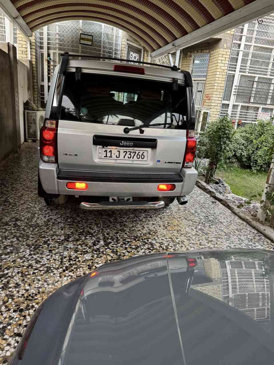 السلام عليكم للبيع جيب كومندار 
موديل 2007 رقم بغداد بسمي دولي
سنويه هزه كله جديد 
السياره مكينه 4700 
السياره مصبوغه حزام  
7 راكب 3 قطع تبريد 
غرفه جديده تخم تاير 
السياره خير من الله
السعر 83 مكاني كربلاء الاستفسار اكثر 
***********
