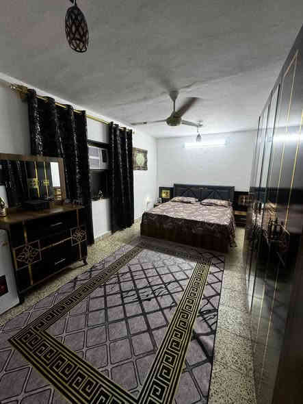 غرفة للبيع بعدهة نضيفة وجديدة سعر ٣٥٠ للاتصال رقم ***********
