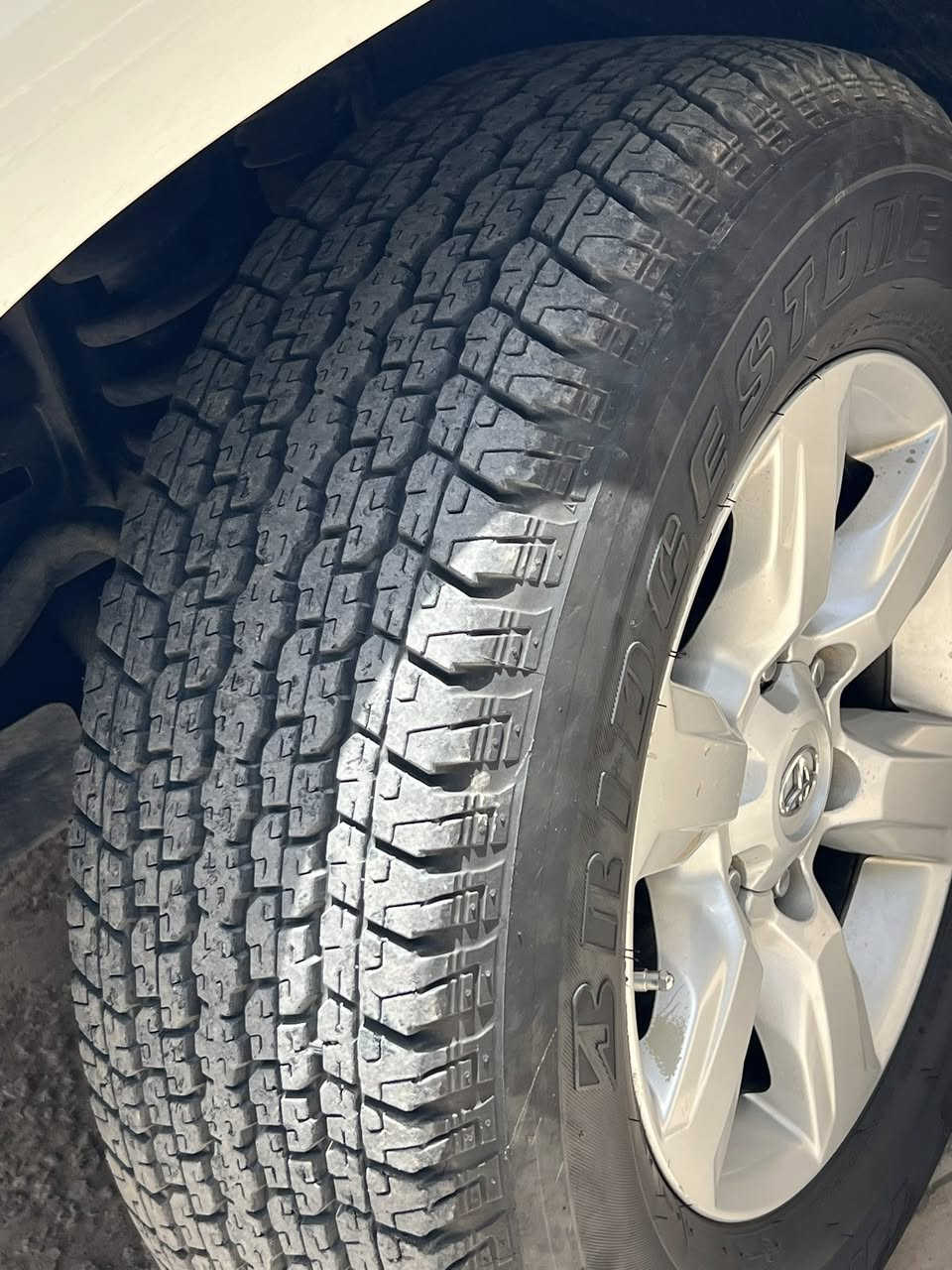 للبيع برادو vxموديل ٢٠١٤فول مواصفات ٦سلندر كفاله عامه كير محرك بدي عدا جراد قليل بالقماره تخم تاير برجستون صار اسبوع شاده السعر ٣٠٠قفل قفل مكانه نجف ***********
