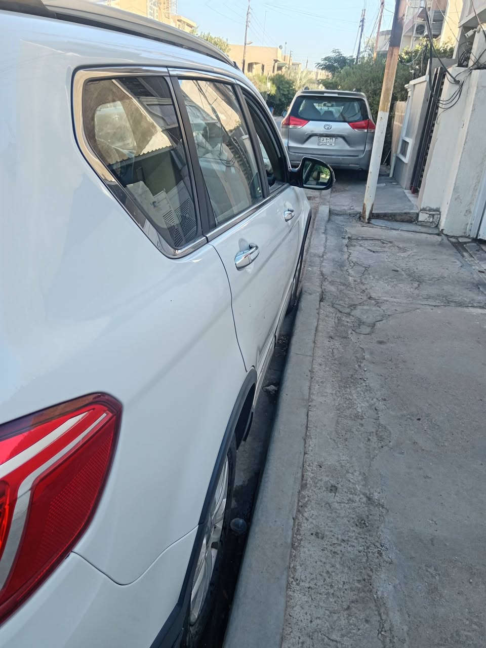 السلام عليكم هافال H6مديا ٢٠١٦ للبيع كير ومحرك بلادي مالها مستبيشي ٢٤٠٠ صدر امامي خلفي نظيف جدا تبريد ثلج وتدفئه  شغاله فتحه سقف طكتين كامره خلفيه  و بالصفحه حساسات اماميه وخلفي  تحكم استيرن جهتين  زراكات لايت امامي اضوية ترحيب  كشنات جلد منظومة بانزين  وبلكات  ادامه كامله دسك امامي جديد  السعر 110$ ورقه وبيها مجال قليل
 السياره ماشيه (٩١٠٠٠)كم بغداد الغزالية ***********
