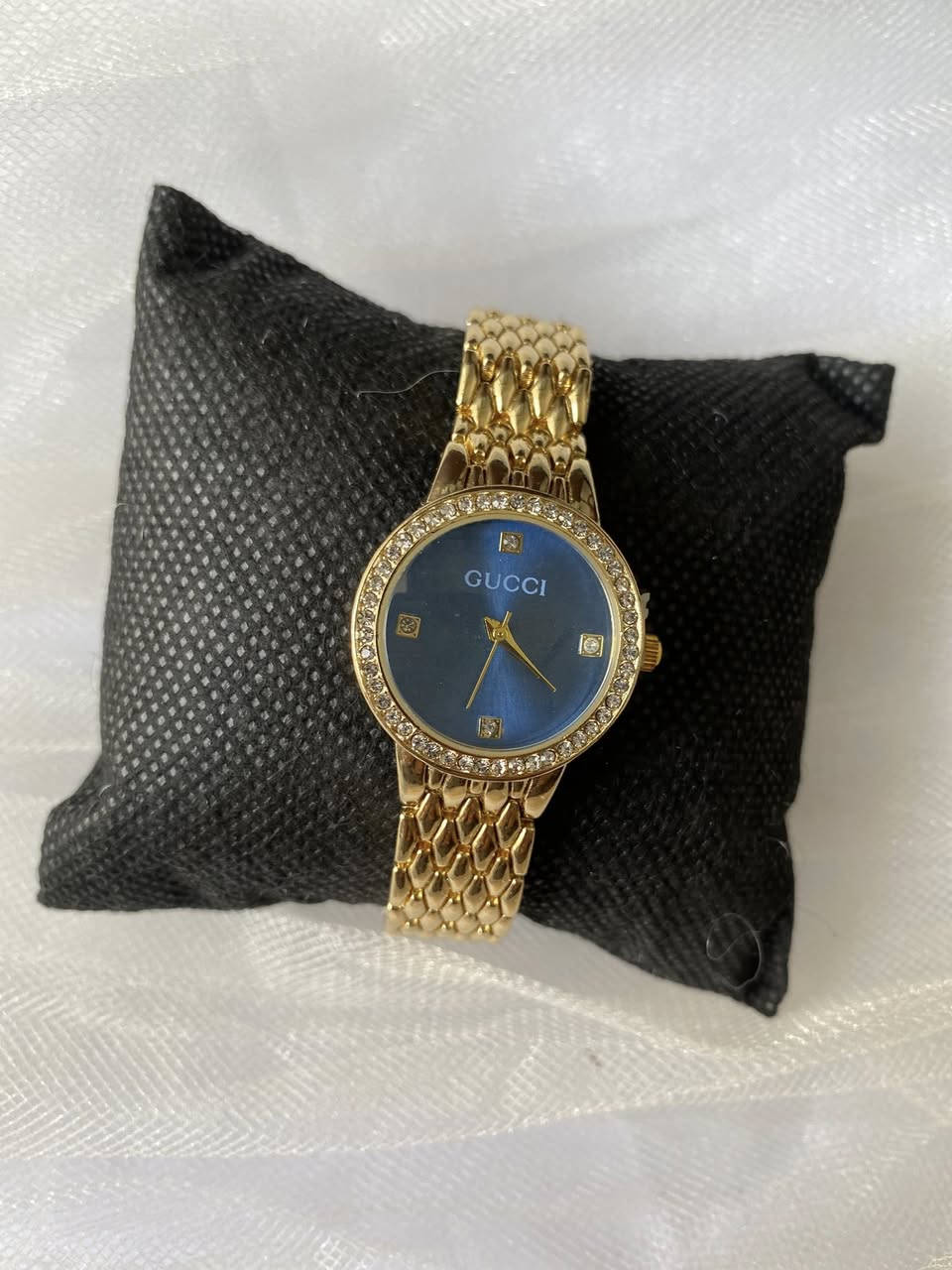 أناقة المرأة تبدأ من التفاصيل الصغيرة التي تنتقيها🤍✨
تأنقي من ساعة نسائية بلون ساحر ومميز منchic -store  
السعر 10.000 الاف دينار 
‎ يزهاك وانتِ تحلينه💎  
متوفر توصيل داخل العزيزية-جميع المحافضات


**إذا كنت صاحب هذا الإعلان وتريد حذفه لأي سبب، رجاءا أرسل رسالة إلى الدعم الفني**