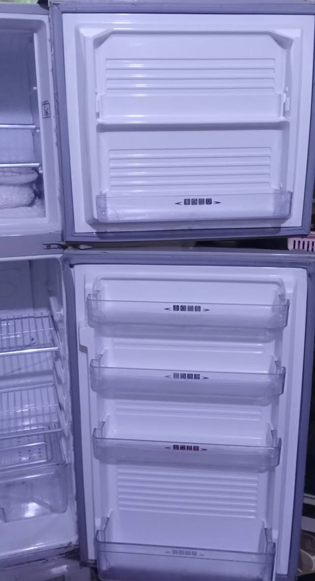 مستعجلة على البيع ثلاجة للبيع تبريدها كلش زين ومثل متشوفون الثلج البيها 12 قدم سعرها 200 وبيها مجال قليل سبب البيع نريد ننتقل


**إذا كنت صاحب هذا الإعلان وتريد حذفه لأي سبب، رجاءا أرسل رسالة إلى الدعم الفني**