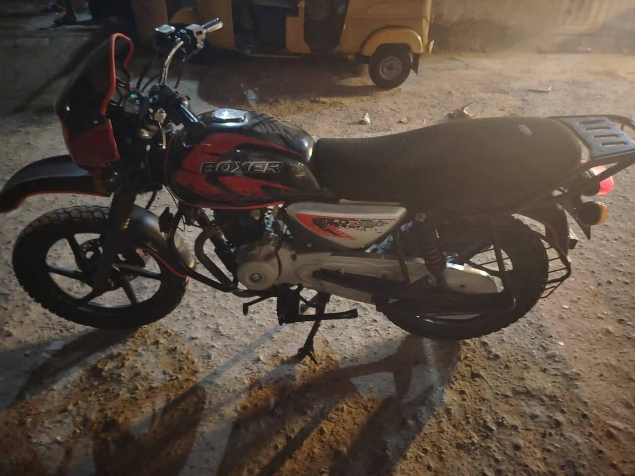 السلام عليكم شباب دراجه بوكسر 2023 دراجه حلوه وناعمه واي نقص ما بيها وبلا تنقيص ولا تبخير والدراجه حلوه واي نقص ما بيها السعر 1,300 مكاني بغداد ***********
