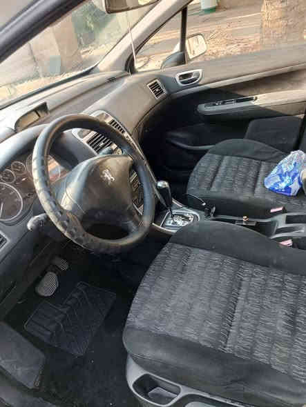 سلام عليكم بيجو فرنسي موديل 2005مصبوغه عام مكفوله من الضربه مكينه وكير وصدر وتخم تاير جديد تبريد كهربائيات كلهه تمام دواخل ابلاد العنوان بغداد الجديده نواب ظباط السعر 55 وبيها مجال ***********
