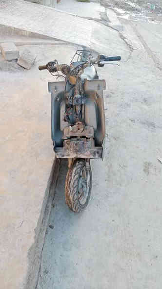 ماطور ياماها اي عيب ما بيه هندر واحد سعره 100 سعره وبي مجال ***********
