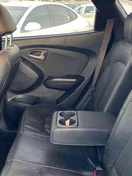 السلام عليكم
تكسن
موديل 2011
رقم نينوي ألماني 
سياره فول مواصفات ما عد( بصمه )
بانورما 
 كابون بأنزين
محرك وكير شرط 
محرك 4 س
شرط التحويل 
سياره ضررها جاملغ امامي وبوند ونص باب السائق
السعر 126$ وبيها مجال
***********
***********
