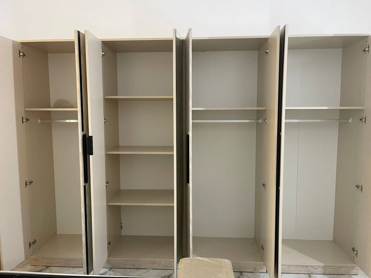 غرفه نوم  مكان تلعفر جديد بل كارتون تركي ١٠ قطع مخزن سرير درجه أولئ سعر مليون و١٠٠
*********** ***********
