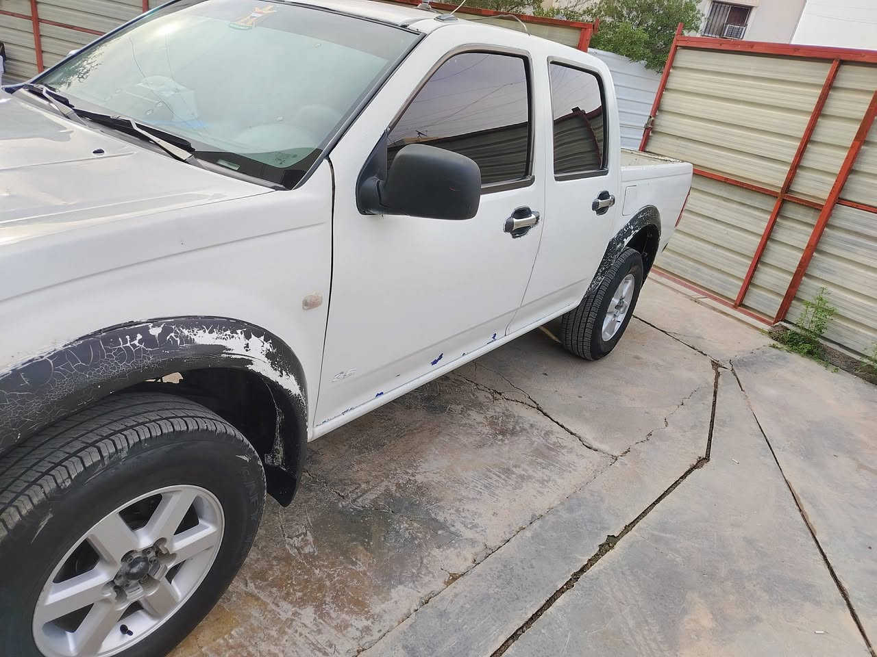 سياره شوفر لوف موديل 2005 السياره مشتريها مال مزاد بسمي مرقمه تحويل ثاني يوم السياره جاهزه من كلشي جديده تدفئه تبريد محرك بالباكيت 6سلندر تايرات جددالسعر85 الاتصال ***********
