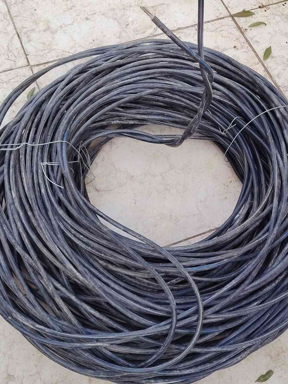 ضفيرة خطين خوش نوعية جديدة مامستخدمة زادت من البيت طولها تقريبا 150 متر السعر 75 وبيهة مجال للشراي رقمي *********** مكاني ام النعاج البصرة, العراق
