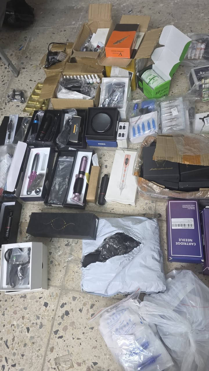 سلام عليكم 
غراض وشم واجهزة مثل مواضح كدامكم شلعة كاملة اكثر من 70 قطعه  يم اعلة سعر ابيع عنواني بغداد يوجد توصيل ***********
