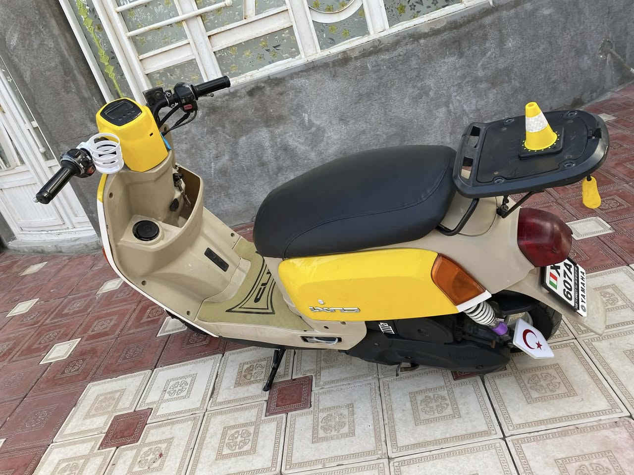 من رخصت الادمن
سلام عليكم 
بوليسي نوزل فقط مبدل ولفات 
نظافه كدامك 
السعر 700 وبيها مجال قليل 
مكاني سوك شيوخ كرمه بني سعيد 
رقم***********
