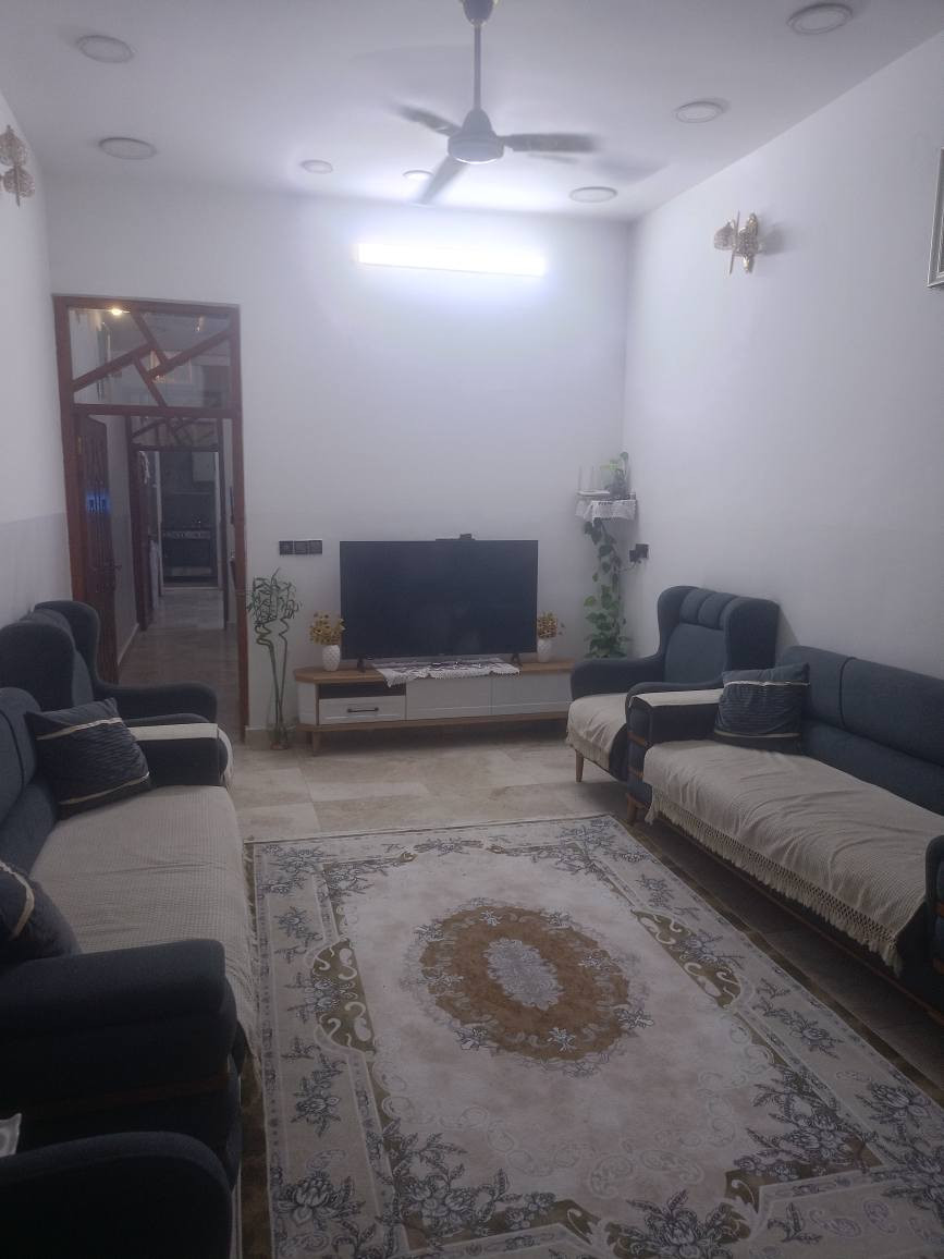 بيت حديث طابقين المساحة 80 متر واجهة 4 نزال 20 يحتوي على 2 غرفة نوم وصالة ومطبخ وصحيات عدد2 مطبخ حار الموقع العبيدي الشهداء الثالثة 
السعر 115 مليون وبيها مجال بسيط
*********** بغداد, العراق
