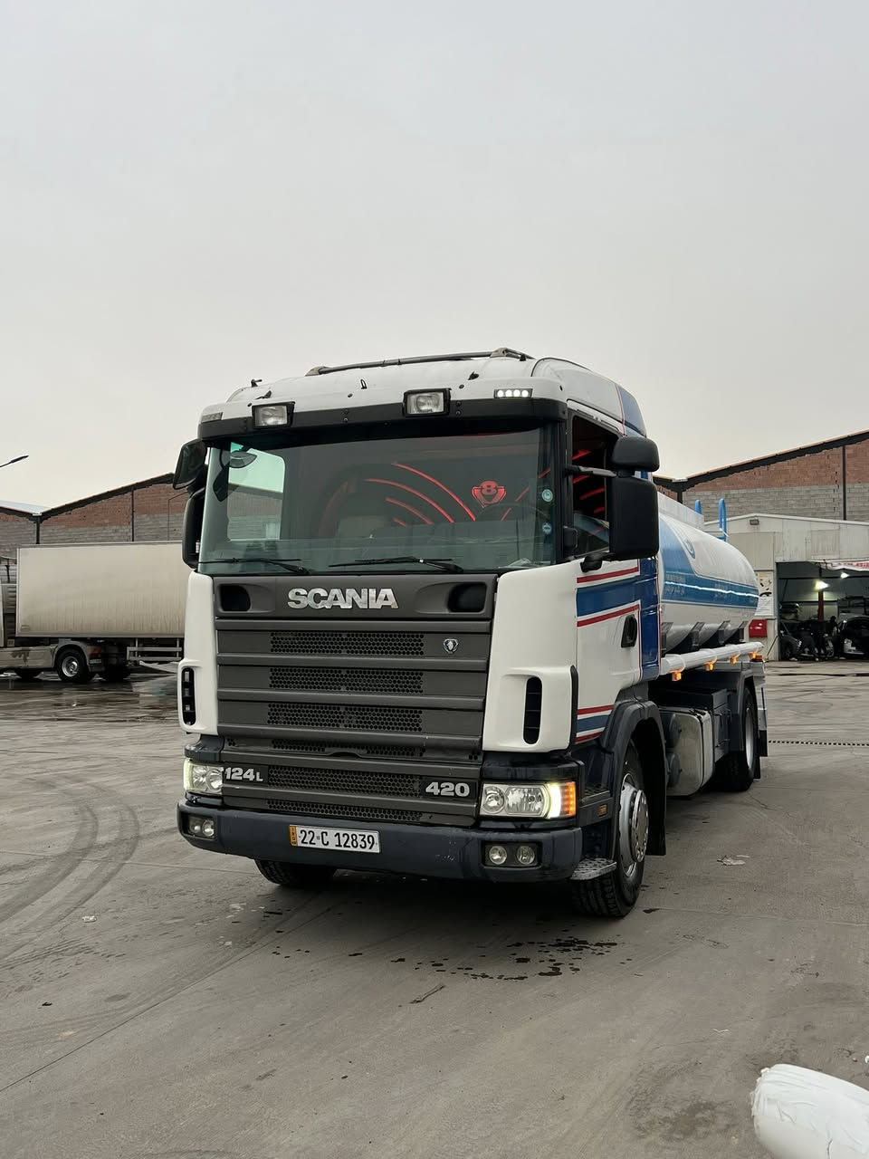 سلامو حليكوم للبيح ئسكانيه تنكه ر ماي مؤديل  2002مكينه (6)أنجكته ر  شانسي بيلادي تانكي جديد پليت أبيه د گير 3/3 سياره بسمي مكان أربيل خابرني هاده رقم ***********
