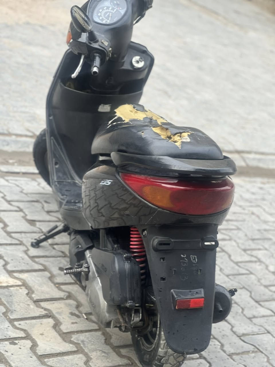 سلام عليكم دراجة للبيع نقصهة بس كشن دوشمة وباتري ولباقي كلة شغال دراجة خير من الله جايبهة اروح للشغل ورجع تعينت وتوازيت علا بيعتهة السعر 550 وبيهة مجال بصيط حك الجية مكاني حرية ورة معمل الطحين…… الرقم ***********
