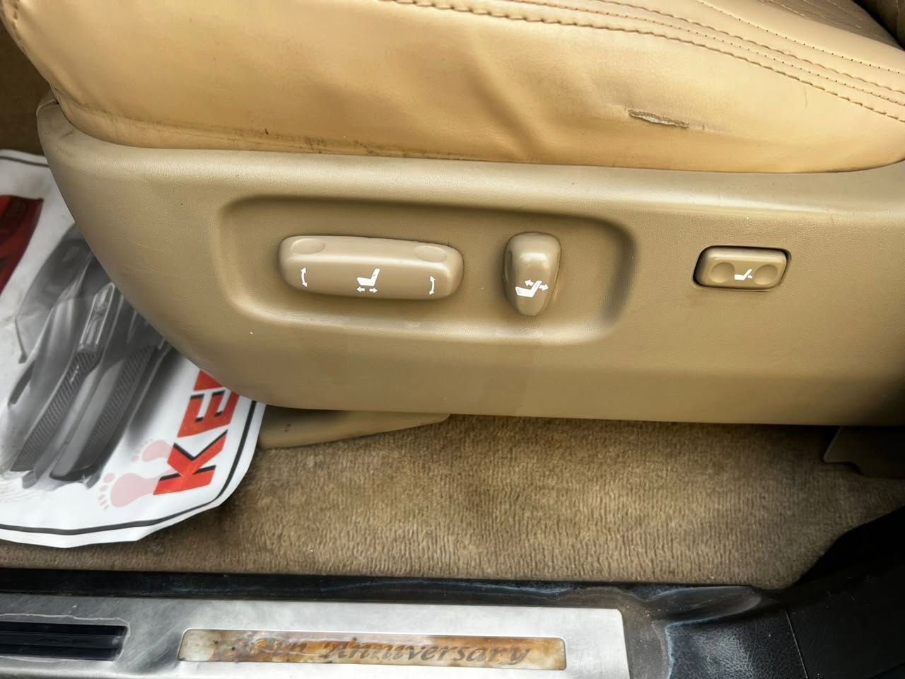 السلام عليكم لاندكروز موديل ١١ ستيني اصل تكمة وسنوية السيارة باسمي رقم دولي الجديد مكفول من حادث وصبغ وتبديل ومحرك وكير جاهزة ومابيها اي نقص تخم تاير وصدر جديد ونظافتها احلى من الصور ماشية ١٠٣ حقيقي شرط الفحص 
فتحة سقف سلايت 
بصمة ابواب وتشغيل 
فور ويل 
سبعة راكب 
داخل جلد بيجي 
مقعد السائق كهرباء 
انارة داخلية
اشاير مري 
مري شفط 
تحكم ستيرن 
حساس امامي خلفي 
زراك لايت 
اضاءة زنون 
مكانها بغداد وسعرها ٣٢٥ للاتصال 
***********
