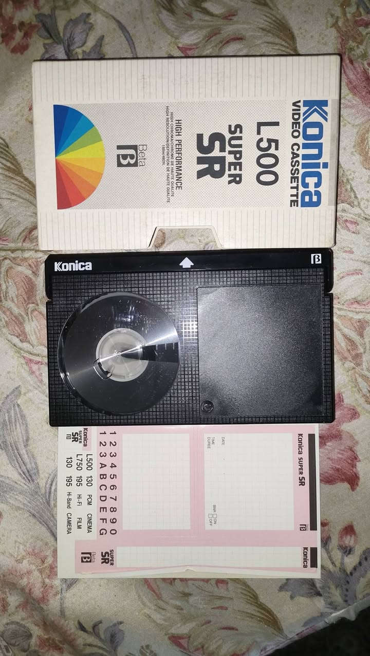 للبيع شريط فيديو Konica Betamax أصلي – صناعة يابانية 🇯🇵
Konica L-500 Super SR Beta Video Cassette
جديد ولم يُستخدم (Unused)
شريط فارغ للتسجيل
بالعلبة الأصلية والكتيبات
حالة ممتازة لهواة الاقتناء وجامعي المنتجات


**إذا كنت صاحب هذا الإعلان وتريد حذفه لأي سبب، رجاءا أرسل رسالة إلى الدعم الفني**