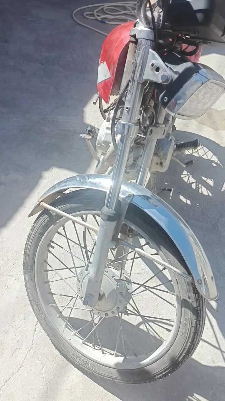 السلام عليكم مرخصة صاحب الگروب هاي 4 گير للبيع موديل 20 اوراقها اصولي و بأسمي كل النسخ اصليه ورقه ماناقصات شوفت عينك على وضعها لاغسل ولاترتيب الضفيرة كامله ومابيها اي واير نقص المازده ال امامية گلوبها محترك بدون بگ لايت بدون اشاير كابريتة جديده لوك توني شادها ال اصليه مفتوحه من دراجه المكينة مالتها بيها تبخير يحتازلها تجفيت مامتواجد بلفيس واتساب فقط مكاني كربلاء حي العامل وهاذا رقمي ***********
