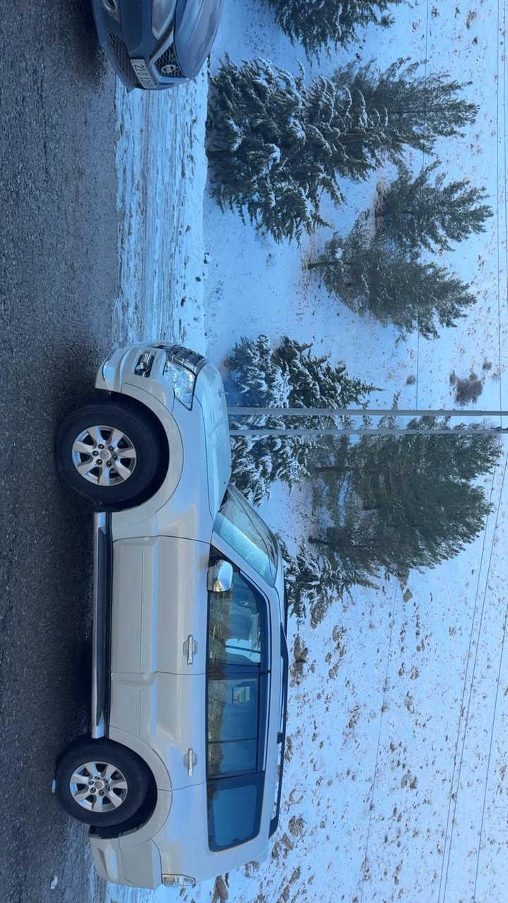 سلام عليكم باجيرو موديل 2011سيارة جديدة فول مواصفات حبتور لون صدفي مكفولة لاظربة ولا صبغ سنوية بسمي محدثة بيدي مال موديل 2020 وشاشة محدثة السيارة بدون ظربة ولا صبغ التحديث لجمالية فقط مكينة وكير مكفولاة صدر جديد خافي امامي التبريد ثلج وماكو حماوة  كاملة مكملة متصرف عليهة ربع وكلشي شغال بيهة وعلابلاد ماشية 147/ وقابلة لزيادة ميحتاج اكتب المواصفات الحبتور معروف فول فول الشراي يتصل ويدلل مكاني بغداد الراشدية التصال ع *********** السعر 168وبيهة مجال قليل
