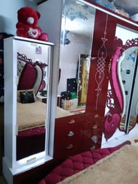 غرفه تركية. للبيع سعره 700الف الضرر: جامه ميز تواليت او سجج مال جرارات...