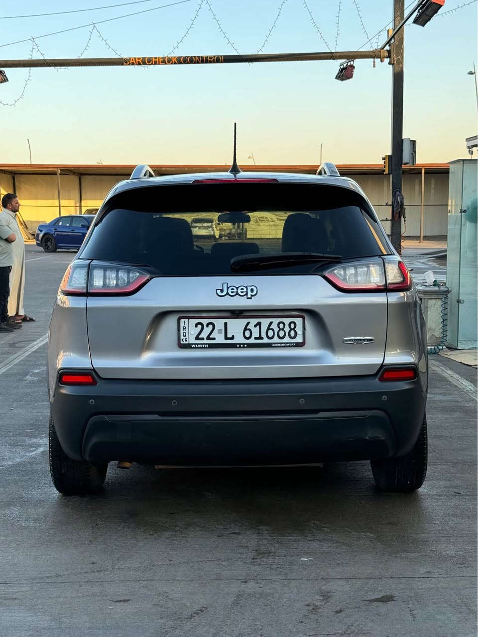 ✨ للبيع في أربيل ✨

🚘 Jeep Cherokee (بزون)
موديل 2019
محرك 4 سلندر 2.4L

🔹 فئة Latitude Plus
🔹 بصمة + تشغيل عن بُعد
🔹 هاند بريك بصمة
🔹 مقاعد جلد
🔹 شاشة وسط
🔹 كرسي سائق كهرباء
🔹 تحكم ستيرن جهتين
🔹 كروز كنترول
🔹 تحكم صوت
🔹 أندرويد أوتو + آبل كار بلاي
🔹 لايت زينون مع LED نهاري

✅ السيارة عليها أدامة كاملة ومتعوب عليها
✅ رقم أربيل باسمي

🔸 ملاحظة: حادثها (جام لغ +بنيت)
🔸 بدون ايرباك – كلها سليمة، الحادث سطحي وصور الحادث موجودة

💵 السعر: 14,500 ورقة 
📍 الموقع: أربيل
📞 الهاتف: ***********

للاستفسار مراسلة أو اتصال 📲 أربيل, العراق
