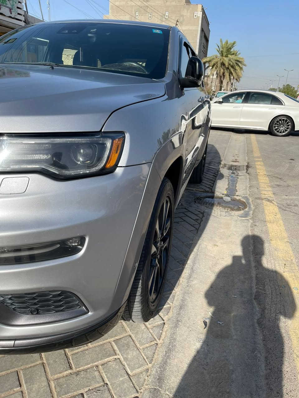 السلام عليكم
جيب سومت S أمريكي 

موديل 2018

فول مواصفات

 حادثها بنيد فقط مبدل اصلي 

* محرك 6 V

* رادار امامي مع مانع تصادم . 

* تحذير الخروج عن المسار . 

* جگات امامي خلفي .

* ⁠دوس صعود ونزول كهرباء بلادي 

* دفع رباعي 4x4 

* المقاعد الأمامية كهربائية .

* ذاكرة لحفظ وضعيات الجلوس . 

* المقاعد الأمامية  تبريد وتدفئة . 

* المقاعد الخلفية مع تدفئة . 

* انظمة القيادة .

* نقطة عمياء ..

* مقود السائق كهربائي . 

* تدفئة ستيرن . 

* سقف بانوراما .

* شاشه كبيرة مع نفكيشن GPS . 

* ⁠لايت منضومة عدسات LED

* كشافات ضباب بروجكتر زنون . 

* تشغيل عن بعد .

* صندوق كهربائي .

* حساسات أمامية . 

* حساسات خلفية .

* كاميرا خلفية .

* مرايا متحسسه للضوء العالي . 

* محدد سرعة . 

* نظام بريك اوتماتيكي ( Auto Break System ) .

*نظام صوت هارمن كاردون

* شاشات 

* رادارات .

* المسافة المقطوعة (54000) 

* وبعد هواية مواصفات .

———————-

* السعر (240) وبيها مجال

***********
