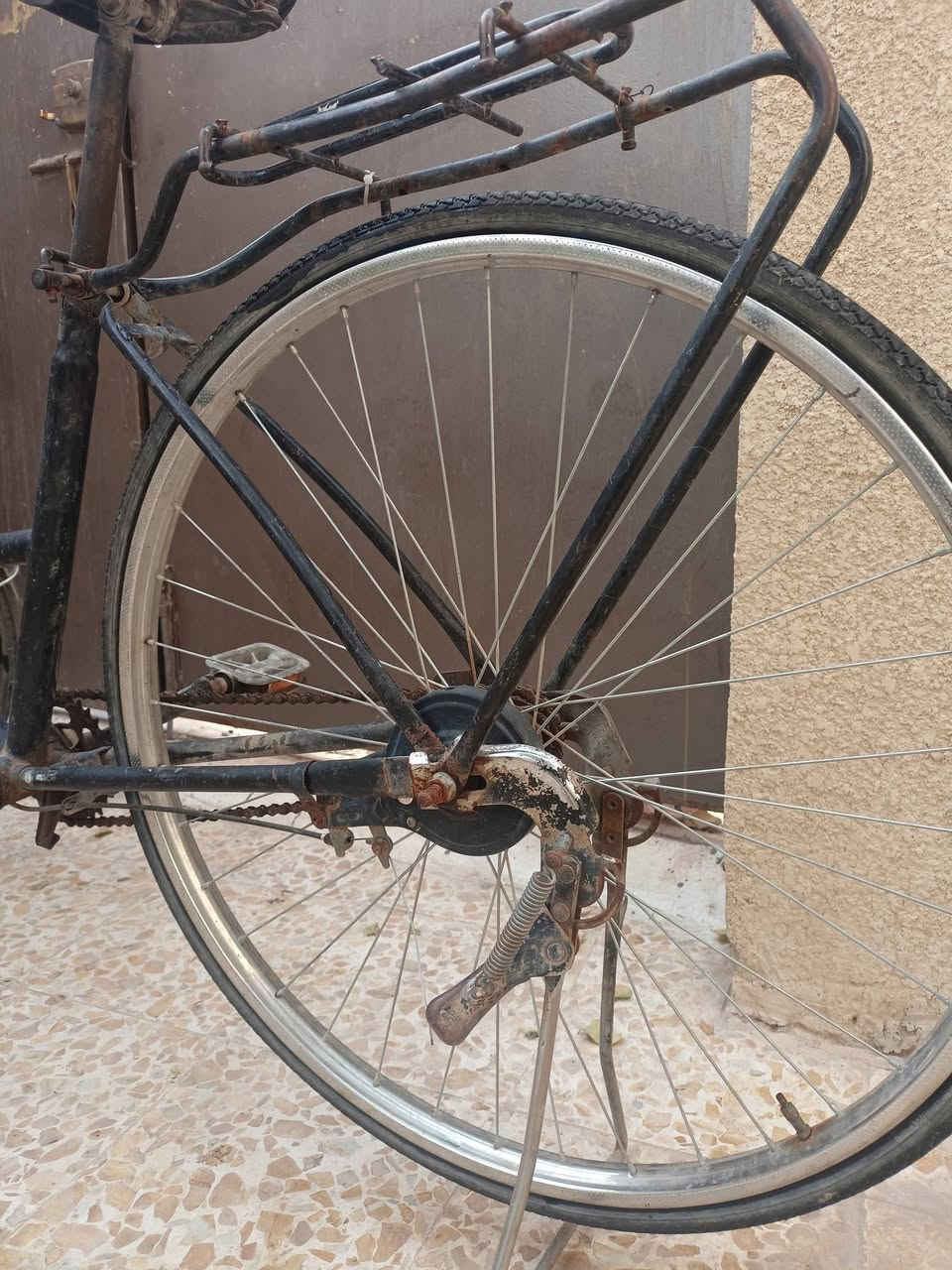 سلام عليكم اخوان باسكل حجم 27 مثل ما واضح بلصوره عوزه شويه ترتيب ب 25 الف مكاني حي العامل وهذا رقمي بي واتساب ***********
