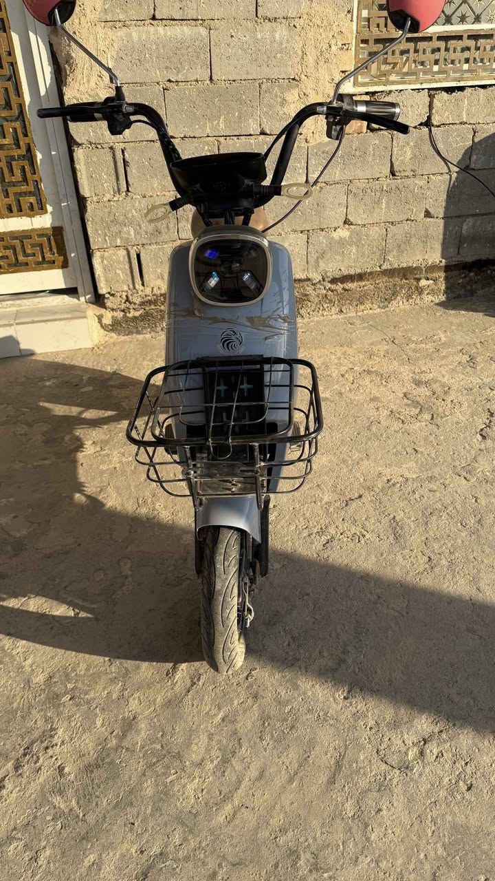 دراجه شحن للبيع نضيفه كلش السعر 300وبيه مجال للاستفسار اكثر الاتصال على هذا الرقم ***********
