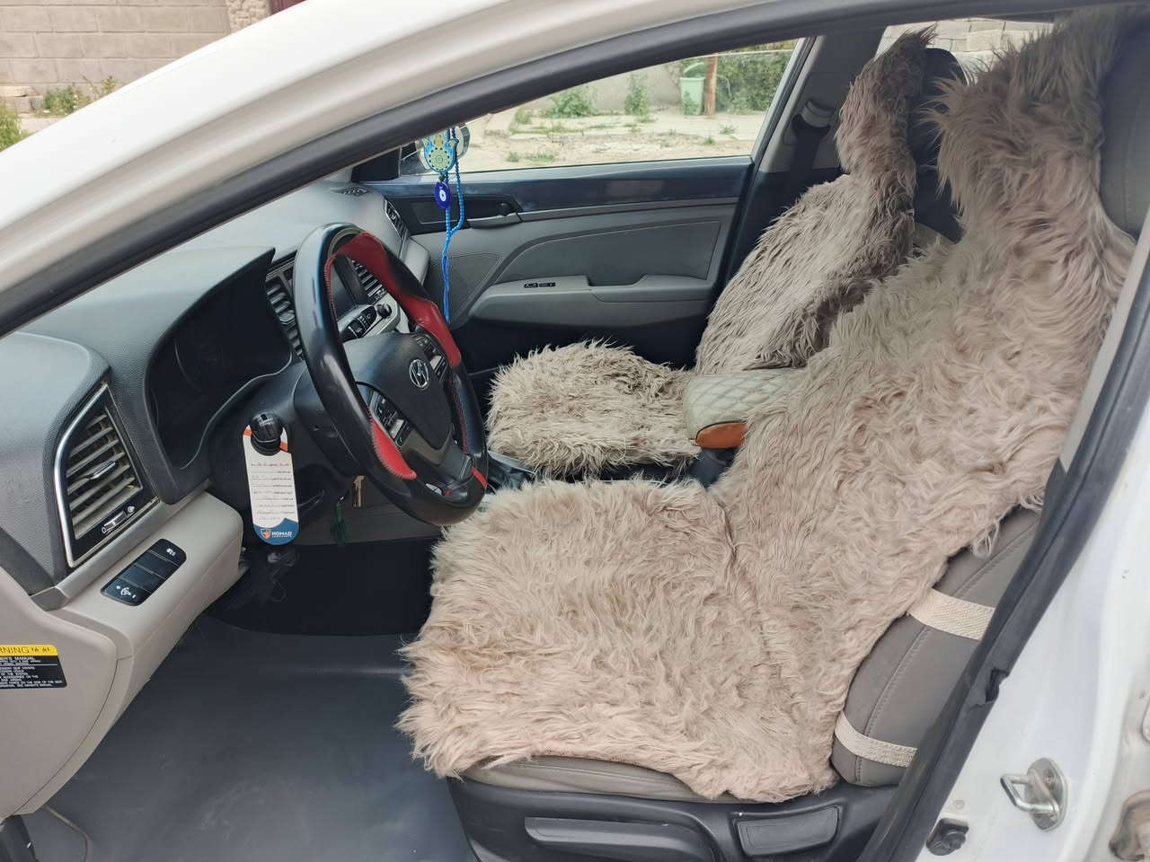 بسم الله 
‏النترا ٢٠١٧ 
باسمي و شرط التحويل 
‏امريكي / محرك دوش ما مفتوح  / كير ate ما مفتوح
‏ماشية ٩٤ وكسور 
‏مواصفات اعتيادية شاشة وكاميرا و كشنات مخمل وتحكم بالستيرن 
‏العناون الزعفرانية / الوليد 
السعر المطلوب ١١٠ وبيها مجال 
‏*********** واتساب واتصال
