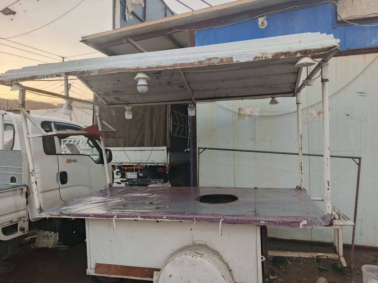 سلام عليكم للبيع عربانه اي شي بالك تشتغل جبيره وبيه فتحتين بريمز وجنكال بنكه كهربائيات كلوبات جاهزة من كلشي
مكاني بغداد التاجي السعر350 وبيه مجال 
*********** واتساب
