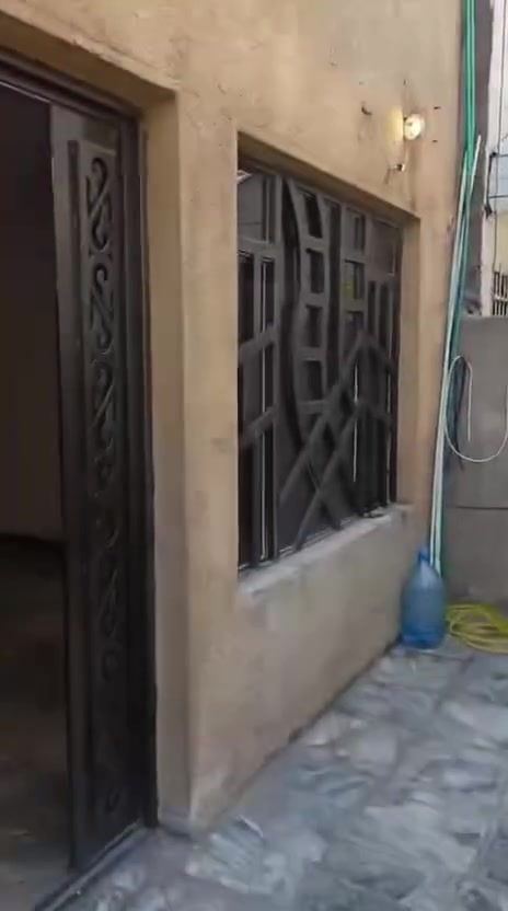 🔥تحية طيبة 

🏡 دار للإيجار – 📍 المنصور / حي العربي

✨ موقع مميز قريب من جميع الخدمات 
وقريب من مول المنصور والمطاعم

📐 المساحة: 100م
🔹 طابقين:
الأرضي: صالة، غرفة جلوس، مطبخ، حمام، مخزن
العلوي: غرفتين نوم، حمام، مخزن
💰 الإيجار: 1,500,000 دينار شهرياً


**إذا كنت صاحب هذا الإعلان وتريد حذفه لأي سبب، رجاءا أرسل رسالة إلى الدعم الفني**