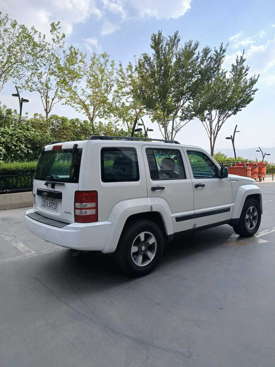 جيب ليبرتي ستيشن
موديل 2008
إطارات صالحة حتى 2027 ساعة
ناقل الحركة والمحرك بحالة ممتازة
النظام الكهربائي قوي ويعمل بكفاءة
حساس ضغط الإطارات يعمل
محور مزدوج
ستة مكابس
نظام ABS
مرآة السائق مزودة بكاميرا
عجلتان أماميتان جديدتان
إطاران خلفيان بضمان سنتين
محدد السرعة يعمل بكفاءة وثبات
تم استبدال غطاء المحرك وتركيب عجلتين أماميتين جديدتين
أربعة أبواب بعجلة قيادة باردة
الزجاج الأمامي كهربائي
يمكن تقسيمها إلى ثلاثة أجزاء
***********
