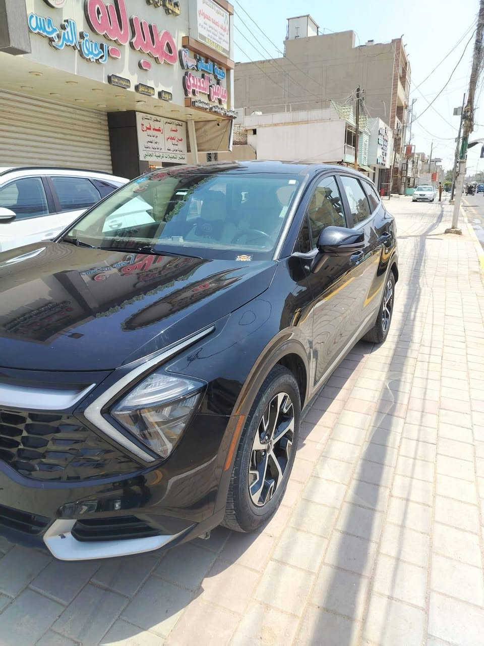 سلام عليكم للبيع سبورتج موديل 23 مواصفات كشنات كهربائي جلد تدفه بل كشن بصمت تشغل شاشه كبيره تبريدثلج سياره جديده بدون تبديل وبدون صبغ فقط بارد بل حافه مال صندوك صور الحادث مرفوقة سعر 180وبي مجال مكان بغداد الأمين الاستفسار ***********رقم صاحب السياره غيرمتواجد علا الفيس
