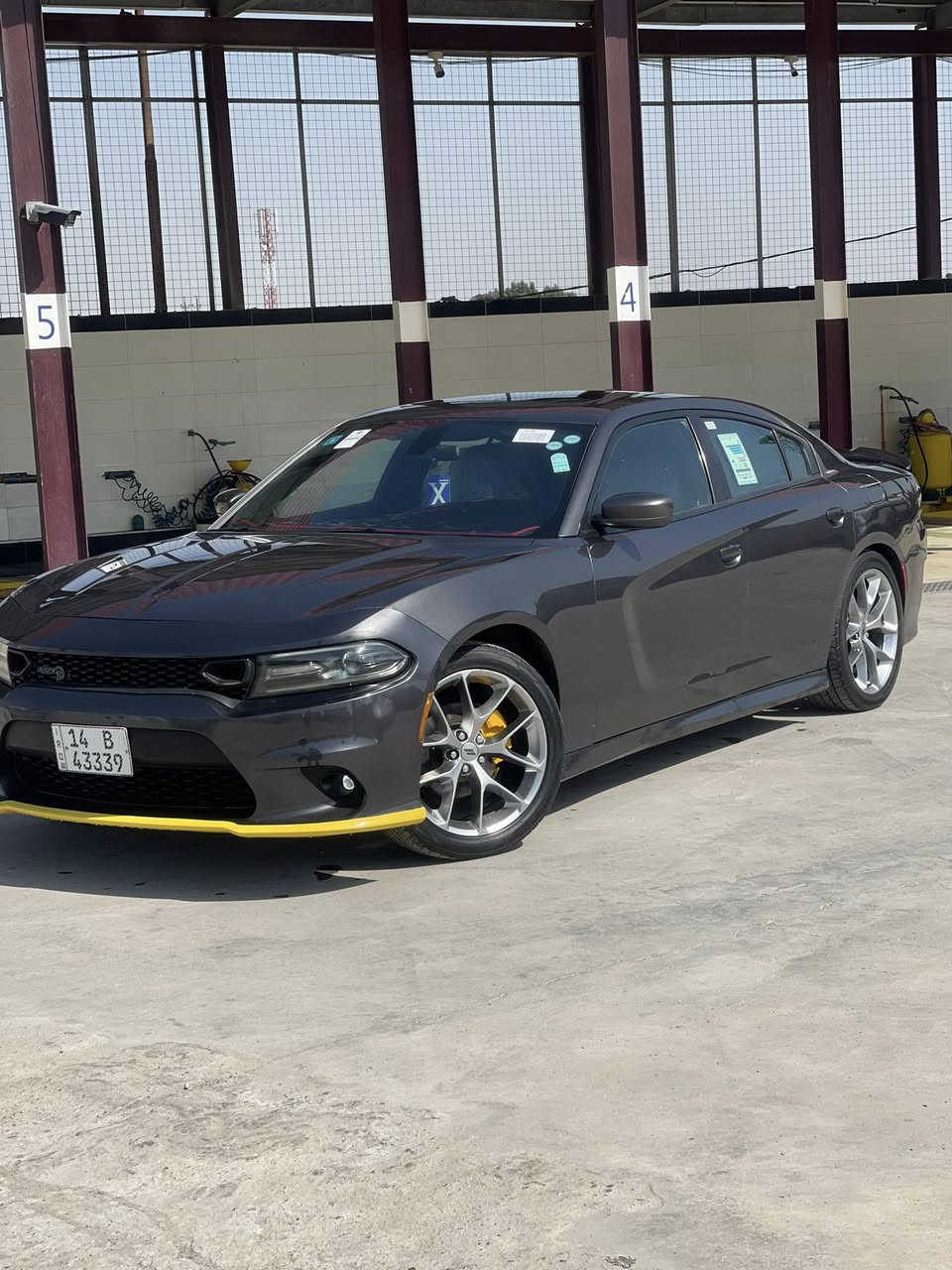 سلام عليكم
جارجر مديل 2020اصل 
ماشيه 65
تنته 
تخم تاير 100//100
كير مكينه كفاله 
سياره احلا من صور 
فقط بس حادثه من امركيا 
بيع مراوس متواجد ع نت 

***********
فقط وات ساب
