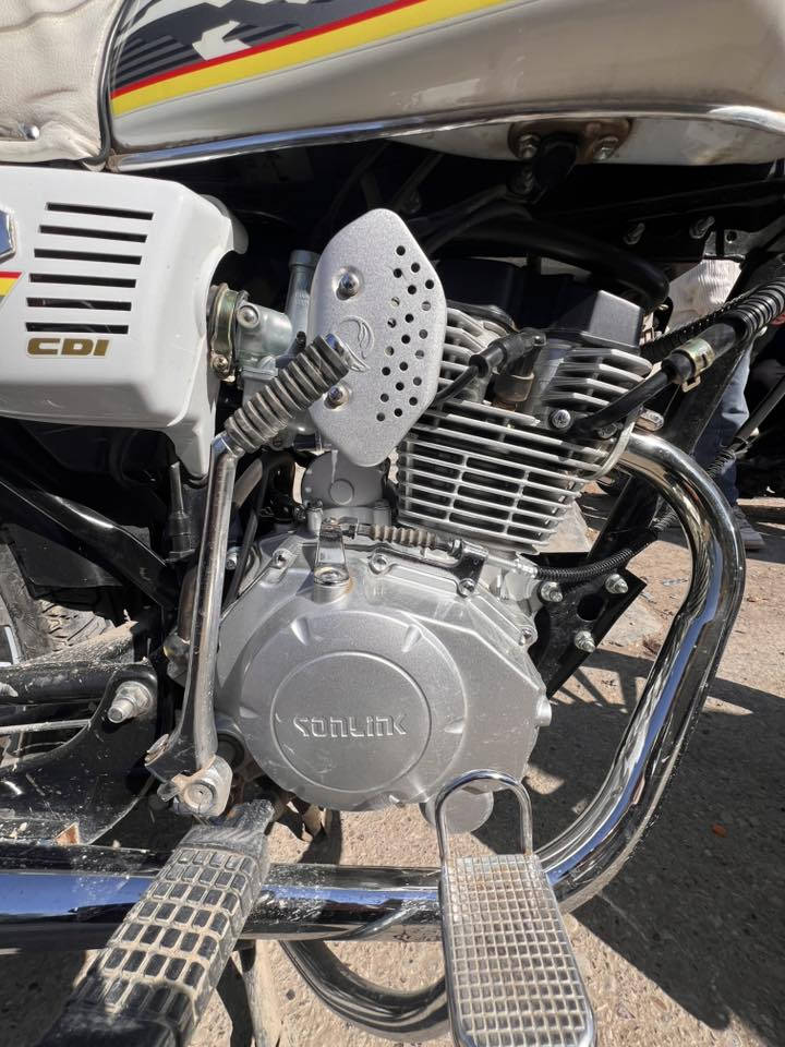 دراجه سيفان موديل 25دراجه نضيفه كهربائيات شغاله وياها ورقه معرض مكينه 150 خير من الله السعر 800 وبيها مجال بس الشراي يتصل ***********
