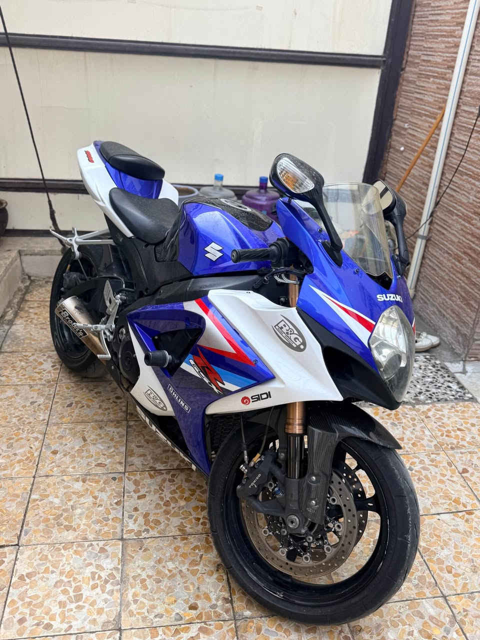 السلام عليكم جكسر 1000 2008دراجه جديده لاستفسار *********** مكان بغداد حي اور الفلوجة, الأنبار
