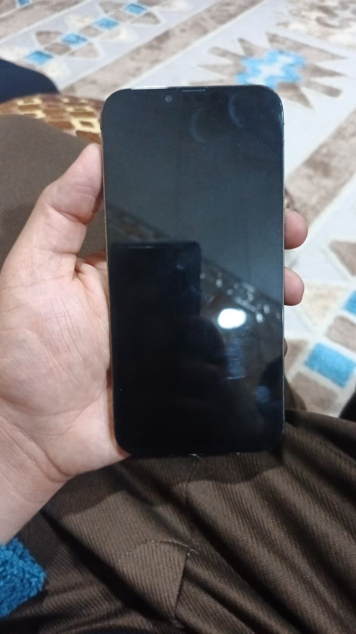 السلام عليكم 13برو نضيف فقط هذا الكسر بالضهر مكاني بصره مقابل شارع الميثاق رايده 500 وإذا اكو مراوس 15 ونطي فرق 
***********
