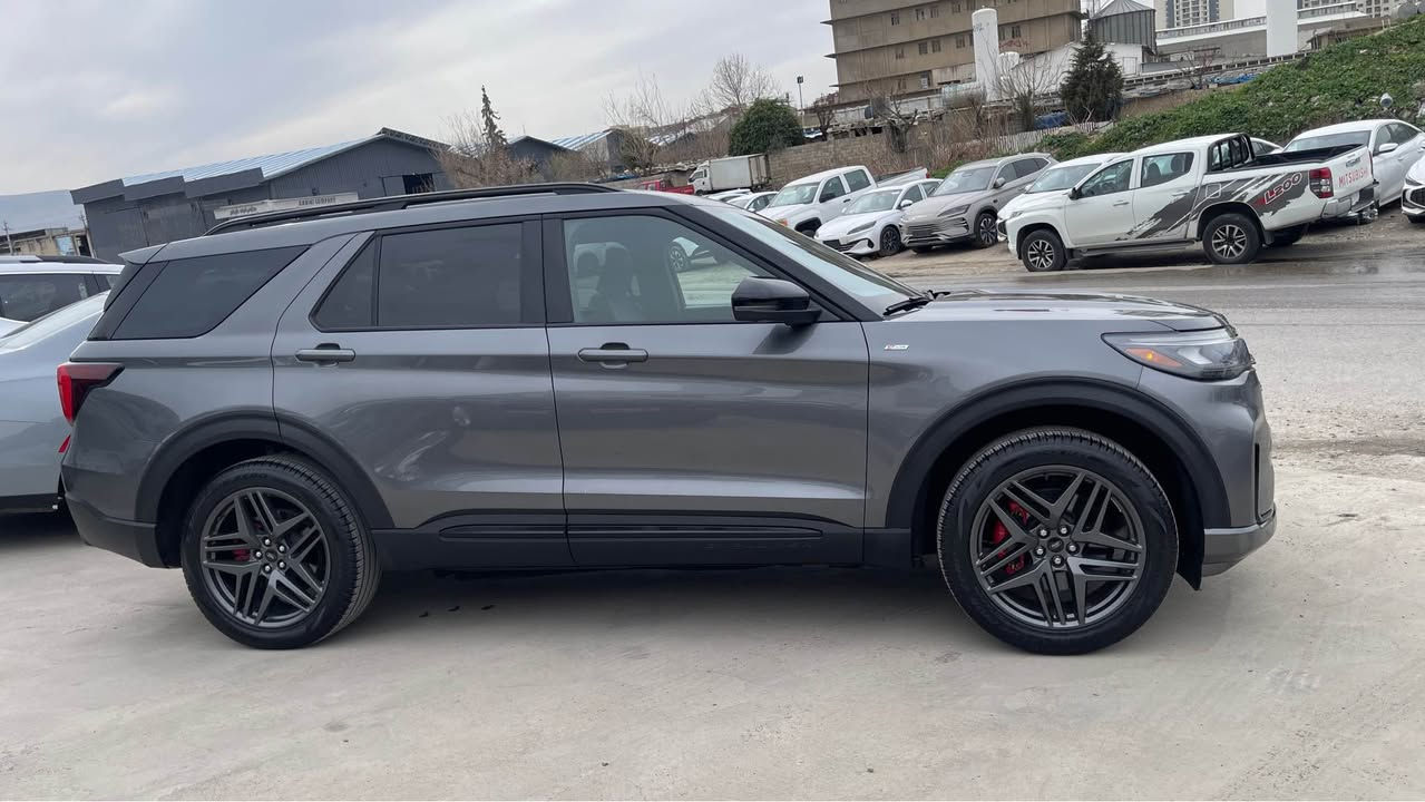 ⚜️FORD EXPLORER ST-lien 4WD 2025⚜️
بێ بۆیاخ
مۆدێل 2025

بزوێنەر ٤ پستۆن ٢.٣ تۆڕبۆ

لهێزی ئەسپی 300 ئەسپە🐎

ماوەی ڕۆشتن9000 

مواسەفاتەكان

‎▪️گێچ ئەلكترۆنی
▪️شاشە گەورە
▪️كوشن گەرم
▪️سوكان هیتەر
▪️كوشن خەزن
▪️ڕاداری پێشو و دواوە
▪️ئاوێنە كارەبای و ڕادار
▪️ئاوێنە ئیشارەت و هیتەر

‎▪️كوشن جلد
▪️ئەوتۆ هۆڵد
▪️ئەوتۆ ستارت
▪️كامێرا ٣٦٠ پلە
▪️حەساسی پێش و دواوە
▪️سیستمی گزۆزی سپۆرت
▪️بەسمە و شەغال

‎▪️حەوت مۆدی لێ خوڕین

‎▪️سوكان كارەبای
▪️كوشن كارەبای
▪️سندوق كارەبای 
▪️ئاوێنە ئیشارەت
▪️گێڕ ڤۆلیوم 
⬅️ژمارە موبایل
***********

شكل جديددددد 😍

🟩 #السعر_الطلب_في_التعليقات سيأتي آليك

Ford Explorer ST-Line 4WD

الموديل : 2025

‎العداد : 9000 مايل فقط

حجم محرك : 4 سلندر حجم 2300 توربو

بدون رقم وبشرط الترقيم ( أربيل - سليمانية - دهوك )

المواصفات :  ST-Line

نظام دفع رباعي 4WD
كاميرة امامية و خلفية(  ْ360 )
بصمة تشغيل
بصمة ابواب
تشغيل عن بعد (Remote Start)
صندوق شفط كهربائي
رادار امامي (تحديد مسار)
رادار جانبي (نقاط عمياء)
رادار خلفي (التحذير من الاصطدام)

شاحن هاتف وايرلس ( لاسلكي )
شفتات استيرن
داخل شكل جديد 
بردات جانبية 
استيرن تدفئة 
كشنات تدفئة
هاند بريك بصمة
اوتو ستارت Auto Start
اوتو ستوب Auto Stop
شاشة لمس كبيرة شكل جديد
شاشة دشبول ديجيتال
حساسات امامية+خلفية
ويل حجم 20 شكل جديد
نظام الملاحة والخرائط (Navigation)
مانع انزلاق+ABS
وبقية المواصفات المعروفة

العنوان :
سليماني 
‏‎للاتصال والاستفسار :
*********** السليمانية, العراق
