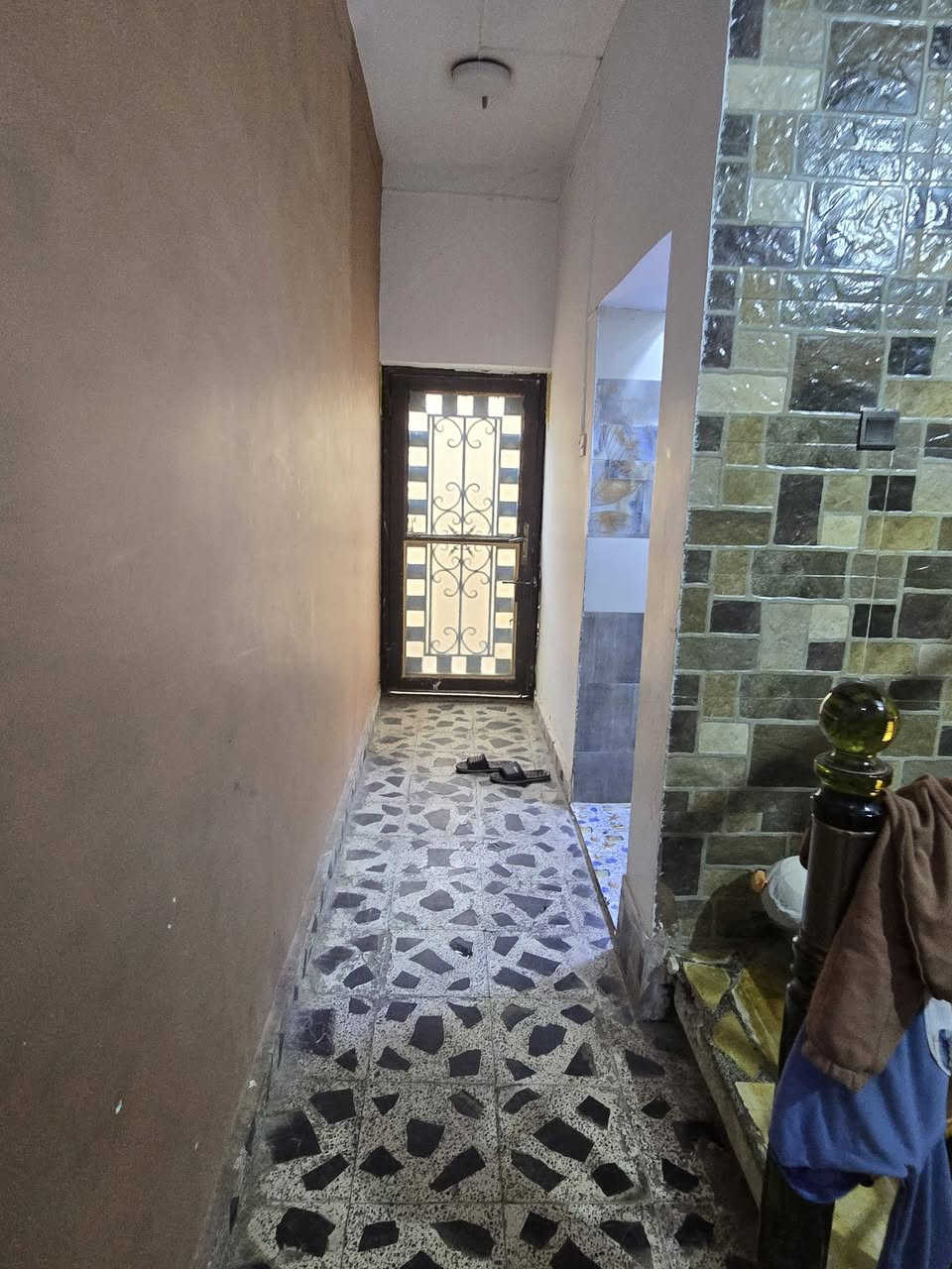 ياالله اللهم صل على محمد وال محمد عرض جديد دار للبيع طابو صرف مساحه ٤٥٠م طابقين طابق الأول فرفتين نوم صاله واستقبال ومطبخ حار وبارد كراج سياره حديقه بيت نضيف وجديد طابق الثاني غرفتين نوم صاله ومجمع صحيات كربلاء طويريج حي المثنا جميع الخدمات متوفره قرب تربيه الاستفسار مراسله صفحه او الاتصال على الارقام التاليه او مراجعه مكتب سيد علي النعيمي مقابل مدرسه امل الاجيال 
***********
***********
***********
