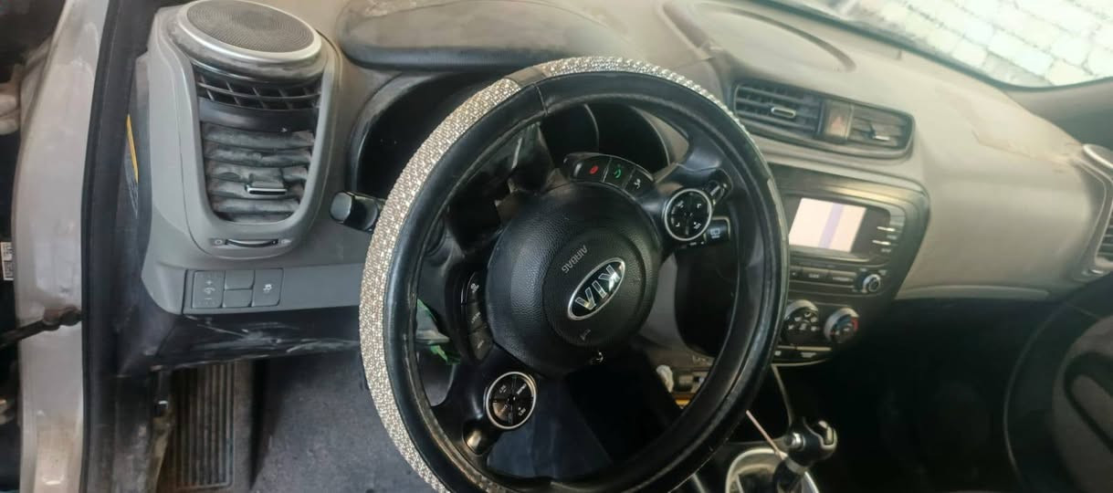 السلام عليكم ورحمة الله وبركاته من رخصت الأدمن 
صول 2015 بغداد سنويه 29حادثها خلفي شاهد الله سياره نظيفه 2000gdi
ماشيه 53الف مكاني بغداد116وبيها مجال 
***********
