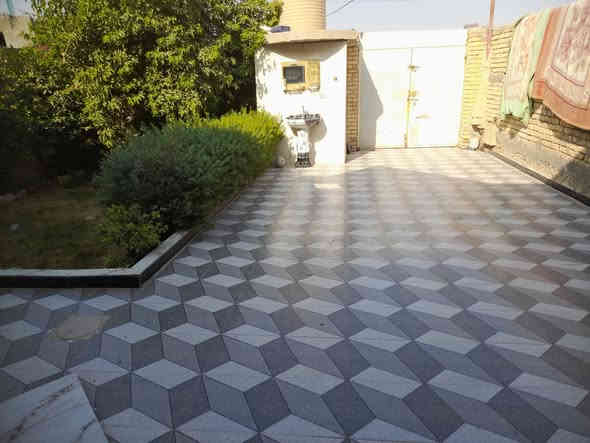 سلام عليكم  بيت للبيع كارضيه مساحته 250متر عله السده مال الكارضيه قرب سيطرت النوار يم مهند ابو الدهن بيت كامل قاط ونص الفوك غرفه وصاله مبنيات البيت كله طابوك ا بس الفوك مبني بلوك مرقم من قبل البلديه السعر 85وبي مجال شي بسيط  والسفسار عله هاذه الرقم ***********
