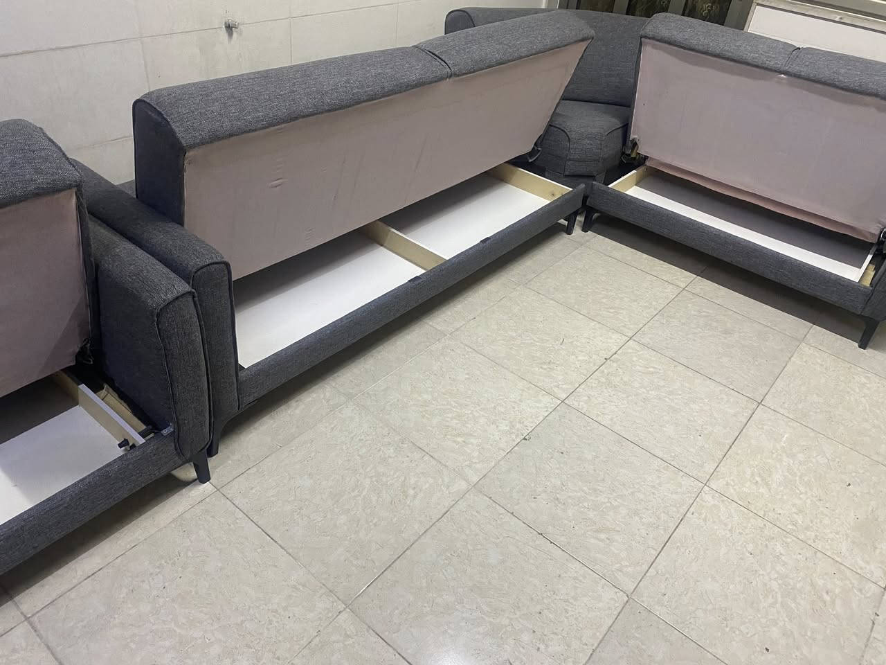 كورنر  تركي 7  نفرات ماركه SADF   نضيف سرير ومخزن قماش كتان مقاعد سبرنك   وايضاً تكدر تغير بالاتجاهات يمين او يسار حسب قياسك  عنوان اربيل فرمان بران للتواصل ماسنجر واتساب ***********
