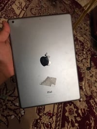 ايباد اير • قفل ايكلود • للبيع