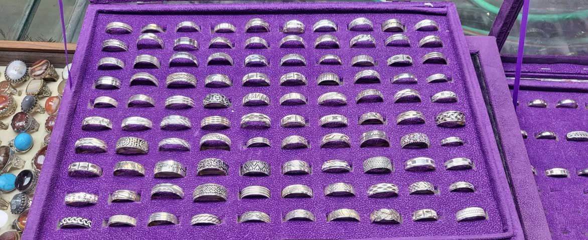 بغداد المشتل شارع المطبك قرب دائرة الامانة عمارة البركة 
للإستفسار ***********
