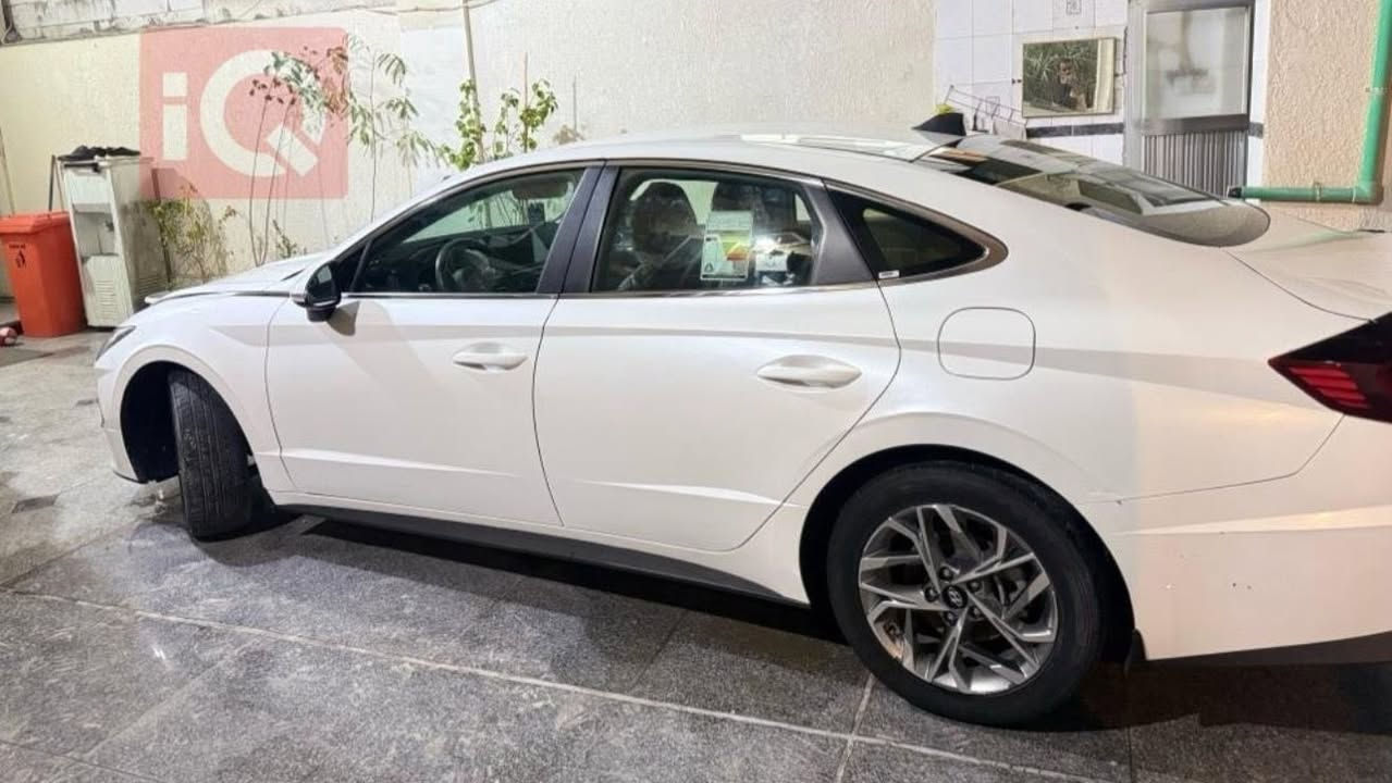 السلام عليكم سوناتا ٢٠٢٠ خليجي                                        
 � سوناتا 2020 خليجي

 • محرك 2500 سي سي مكفول
 • نص فول
 • السيارة كانت أقساط معاملته بغداد وتم تسديدها بالكامل
 • تحويل حر باسم المشتري
 • ضربة خفيفة بالجاملك الخلفي (بحدود شبر) فقط، وباقي السيارة مكفولة
 • كفالة عامة من التبديل والتصليح والفتح
 • الممشى: 88 ألف كم

📍 العنوان: البصرة – الأصمعي
💰 السعر: 180 وقابل للتفاوض البسيط

📞 للاستفسار:
***********
