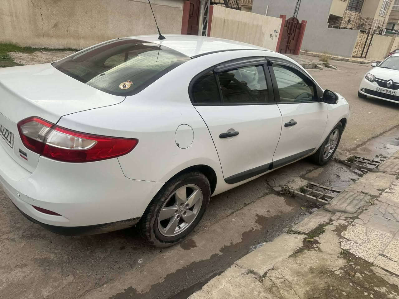 للبيع
رينو فلونس موديل 13 
هزه وسنوية ورقم جديد
كير توماتيك تحكمات ستيرن
محرك مبدل جديد مال كصه
شاشه وكاميرا
تدفئه تبريد شغال
سنويه بأسمي
بيها جاملغ صبغ
سياره جاهزه 100٪
سعر 75 وبيها مجال بسيط
مكاني موصل حي الوحده 
للتواصل 
***********
